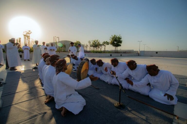 Oman: Traditional Clothing
