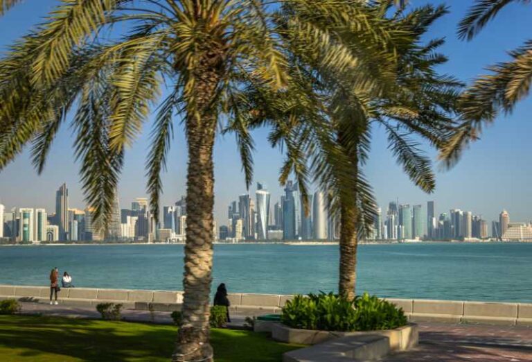 What to Wear in Qatar: Navigating Style and Customs